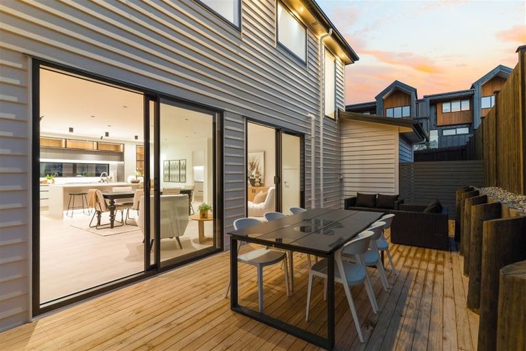 Photo of property in 6 Luff Place, Long Bay, Auckland, 0630