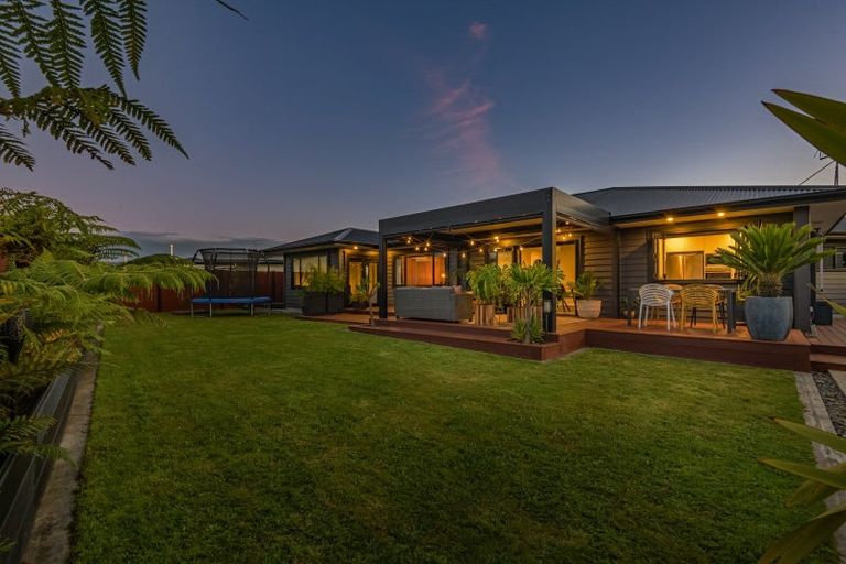 Photo of property in 6 Stratford Court, Fitzherbert, Palmerston North, 4410