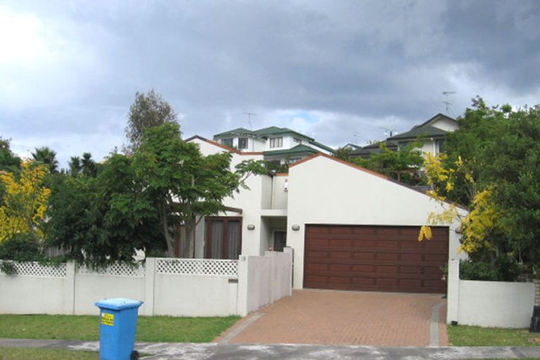 Photo of property in 18 Hogarth Rise, West Harbour, Auckland, 0618
