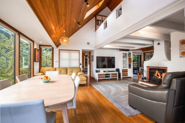 Photo of property in 18 Mckerrow Place, Sunshine Bay, Queenstown, 9300