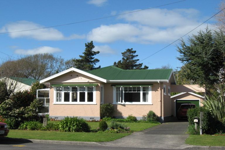 Photo of property in 16 Humphrey Street, Marton, 4710