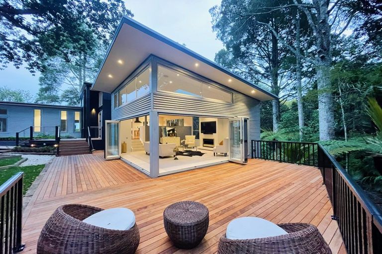 Photo of property in 18 Kereru Grove, Greenhithe, Auckland, 0632