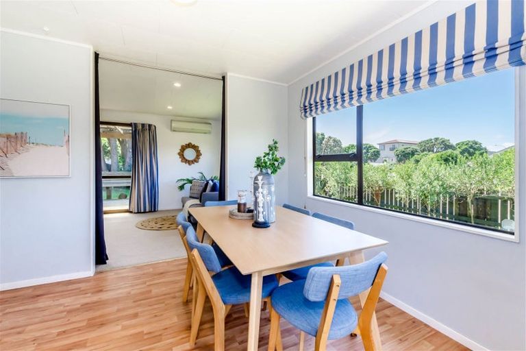 Photo of property in 128 Tutere Street, Waikanae Beach, Waikanae, 5036