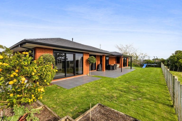 Photo of property in 8 Greenridge Lane, Merrilands, New Plymouth, 4312