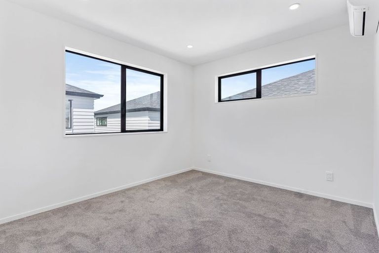 Photo of property in 101a Beach Road, Te Atatu Peninsula, 0610