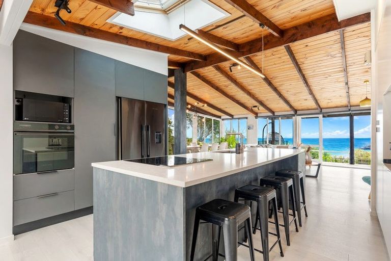 Photo of property in 73 Roberts Road, Matakatia, Whangaparaoa, 0930