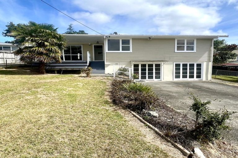 Photo of property in 5 Lex Avenue, Green Bay, Auckland, 0604