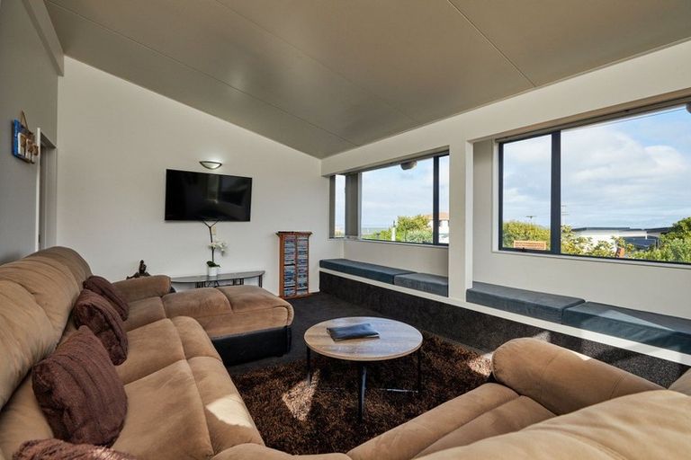 Photo of property in 17 Kotare Place, South Bay, Kaikoura, 7300