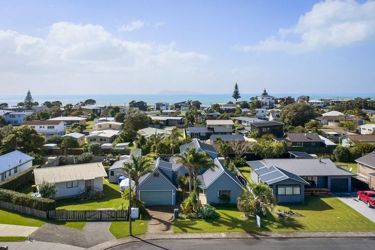 Photo of property in 12 Hereford Place, Waihi Beach, 3611