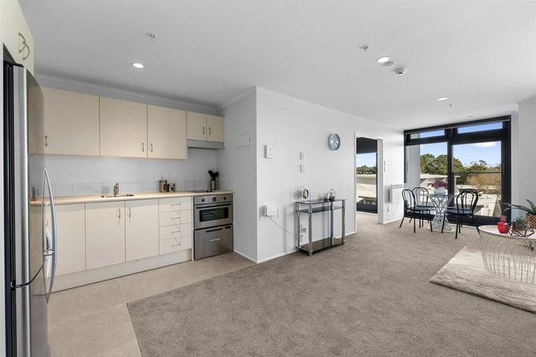 Photo of property in 1e/30 Westward Ho, Glen Eden, Auckland, 0602