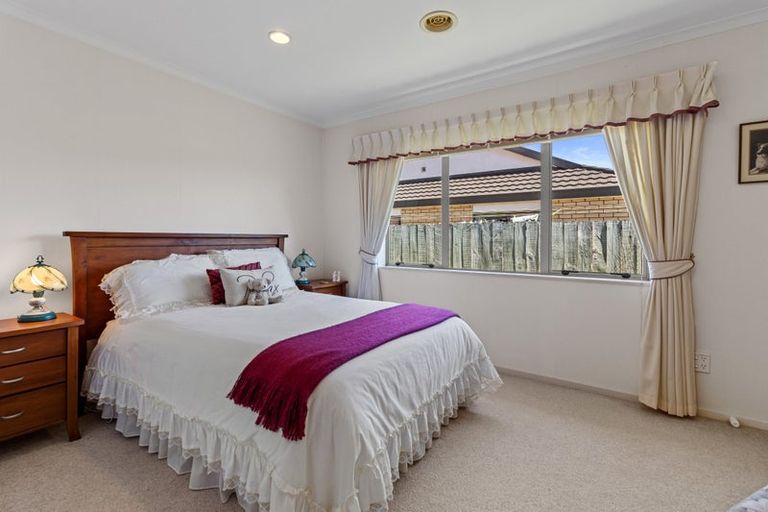 Photo of property in 5 Burleigh Place, Rototuna, Hamilton, 3210