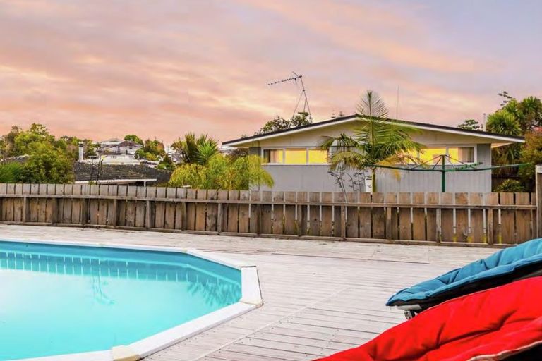 Photo of property in 61 Sheridan Drive, New Lynn, Auckland, 0600