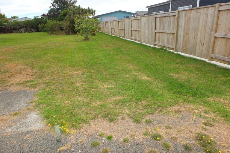 Photo of property in 17 Chaffey Street, Foxton Beach, Foxton, 4815