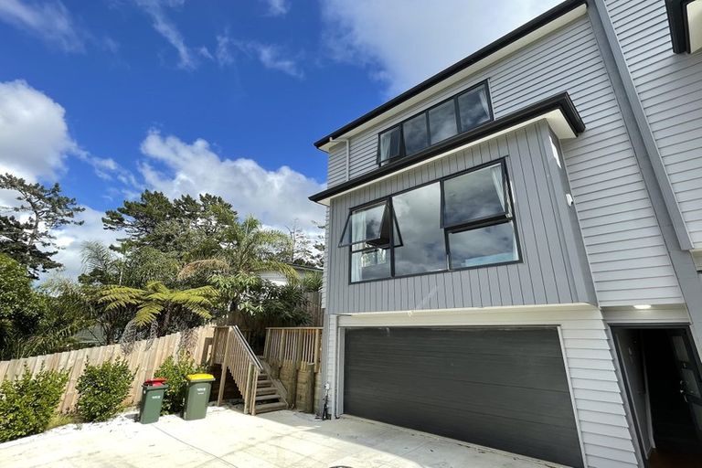 Photo of property in 4/4 Mcquoid Place, Glenfield, Auckland, 0629
