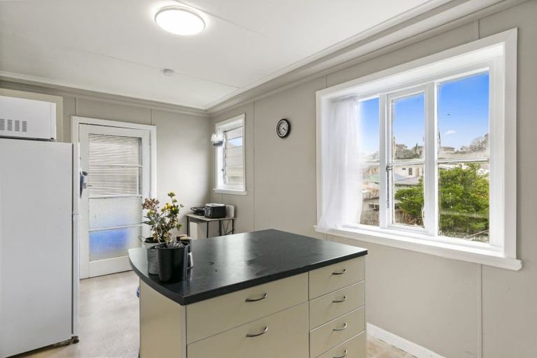 Photo of property in 16 Princess Street, Newtown, Wellington, 6021