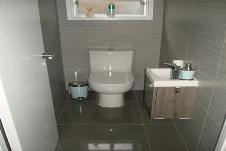 Photo of property in 79 Stott Avenue, Birkdale, Auckland, 0626