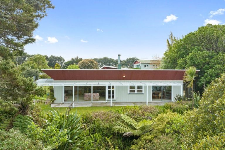 Photo of property in 30 Manganese Point Road, Tamaterau, Whangarei, 0174