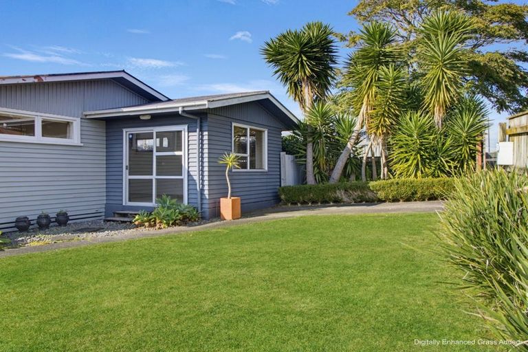 Photo of property in 5 Mayfair Place, Westown, New Plymouth, 4310