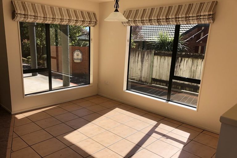 Photo of property in 32 Kilkenny Place, Fitzherbert, Palmerston North, 4410