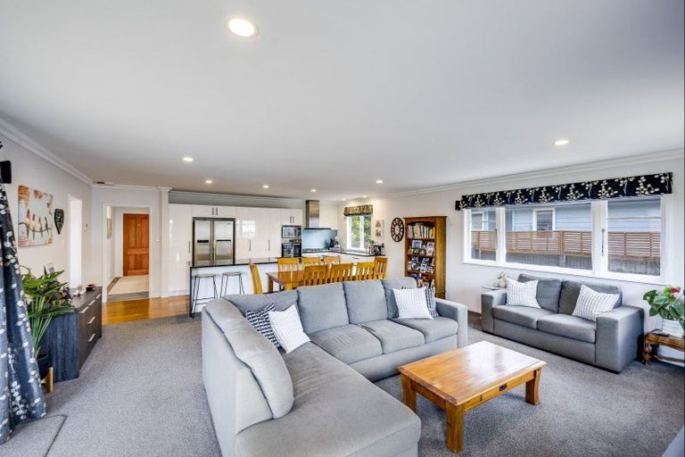 Photo of property in 2 Shirley Place, Bay View, Napier, 4104