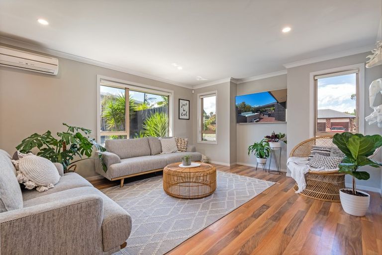 Photo of property in 5 Galea Grove, Kelvin Grove, Palmerston North, 4414