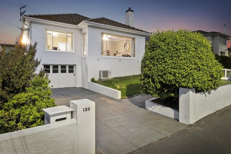 Photo of property in 129 Eglinton Road, Mornington, Dunedin, 9011