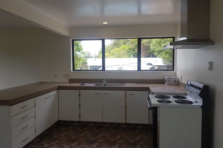 Photo of property in 66 Miromiro Road, Normandale, Lower Hutt, 5010