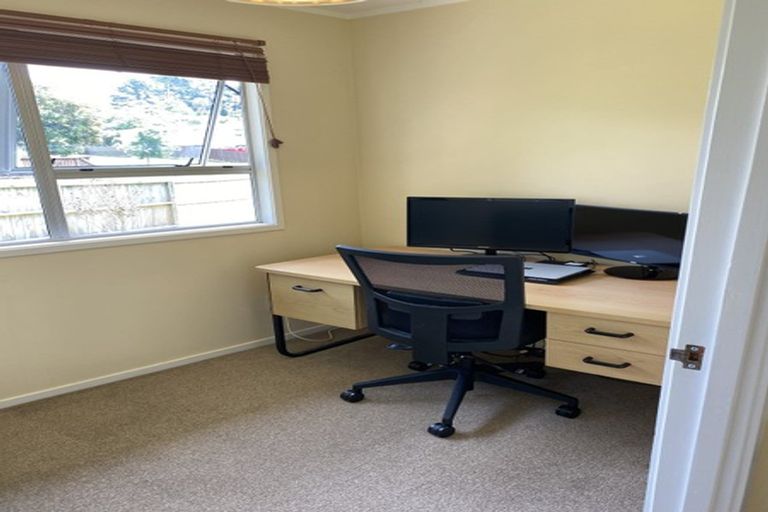 Photo of property in 42 Claverdon Drive, Massey, Auckland, 0614