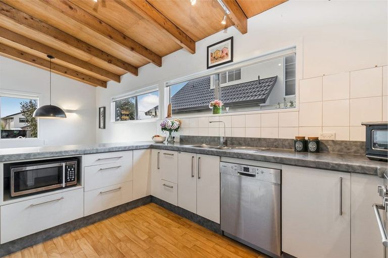 Photo of property in 68a Bay Street, Red Beach, 0932