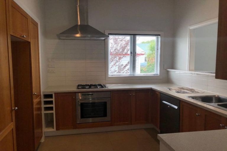 Photo of property in 25 Taupaki Road, Taupaki, Henderson, 0782