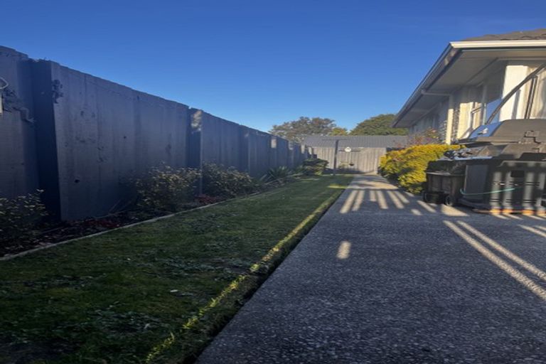 Photo of property in 2/6 Oakhurst Place, Russley, Christchurch, 8042