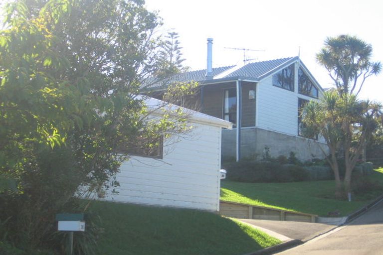 Photo of property in 26 Poto Road, Normandale, Lower Hutt, 5010
