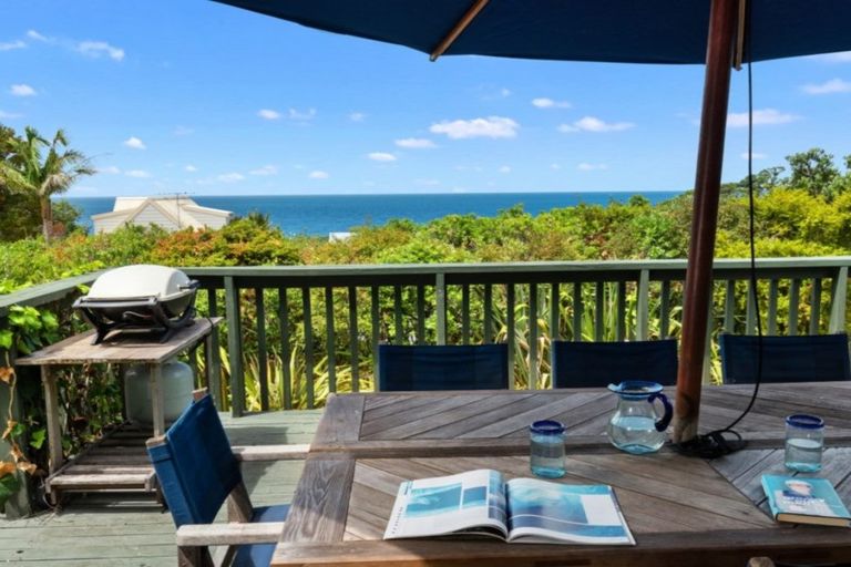 Photo of property in 3 Kowhai Terrace, Leigh, 0985