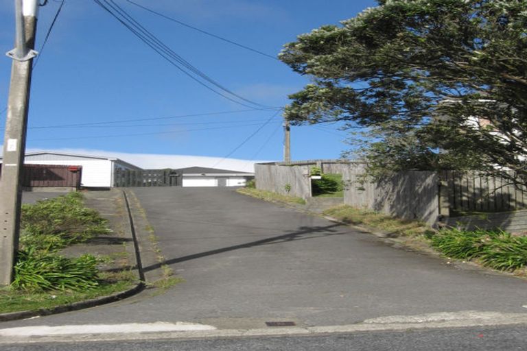 Photo of property in 34 Kenmore Street, Newlands, Wellington, 6037