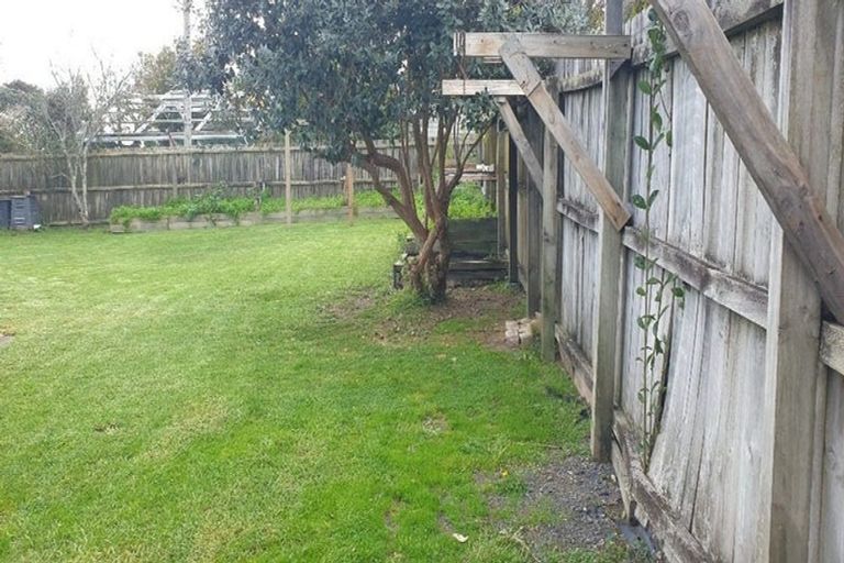 Photo of property in 33 Strid Road, Te Atatu South, Auckland, 0610