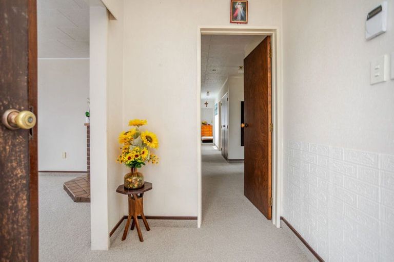 Photo of property in 44 Allardice Street, Dannevirke, 4930