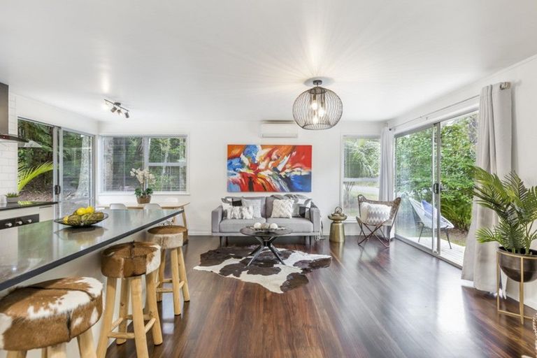 Photo of property in 18 Ngaio Road, Titirangi, Auckland, 0604