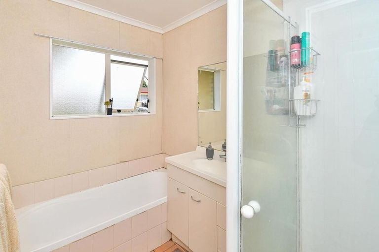 Photo of property in 405a Roscommon Road, Clendon Park, Auckland, 2103