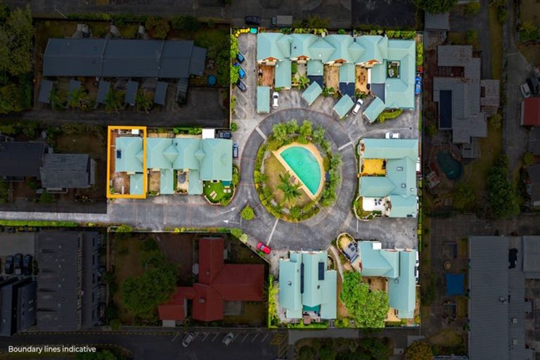 Photo of property in 1/52 Taharoto Road, Takapuna, Auckland, 0622