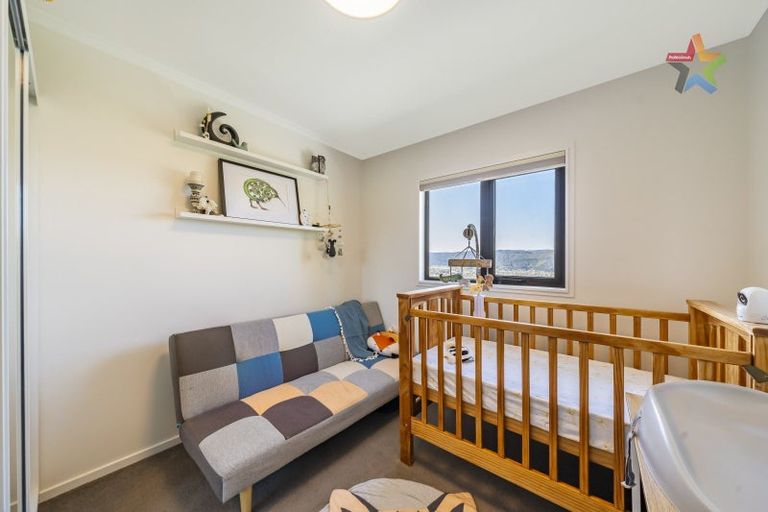 Photo of property in 93 Miromiro Road, Normandale, Lower Hutt, 5010