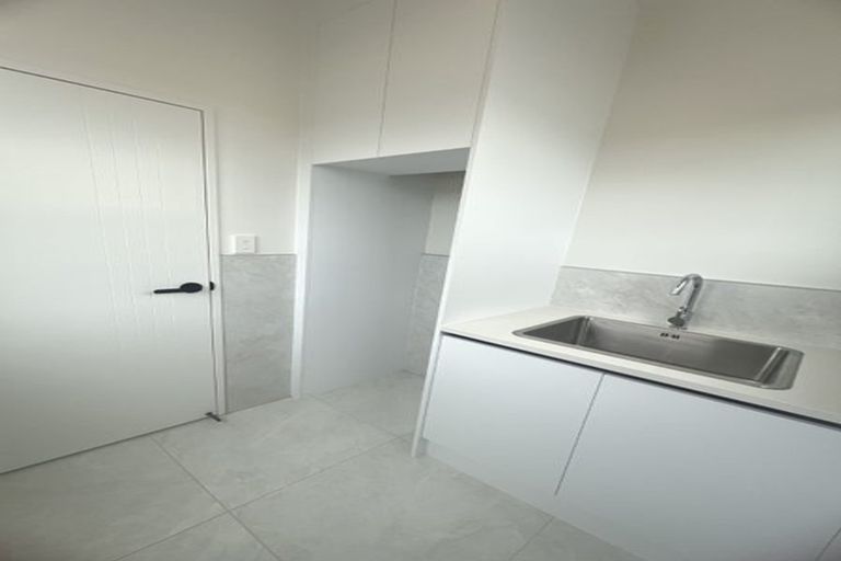 Photo of property in 1a Wren Place, Unsworth Heights, Auckland, 0632
