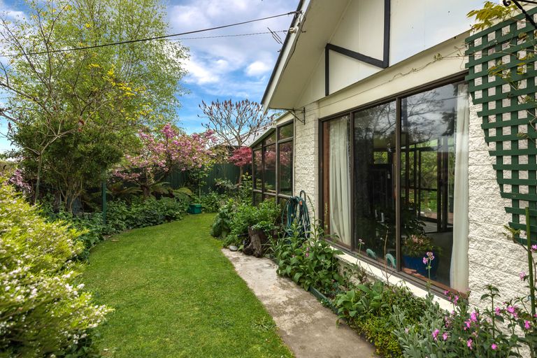 Photo of property in 2 Crosby Street, Mairehau, Christchurch, 8013