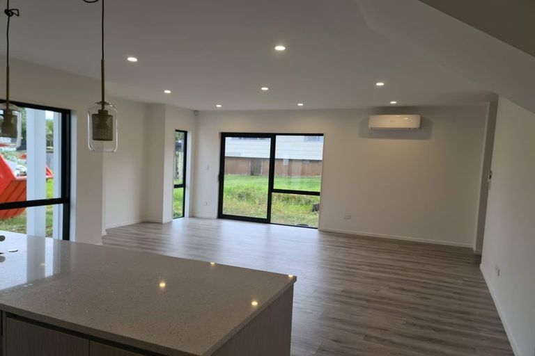 Photo of property in 107b Wharf Road, Te Atatu Peninsula, Auckland, 0610