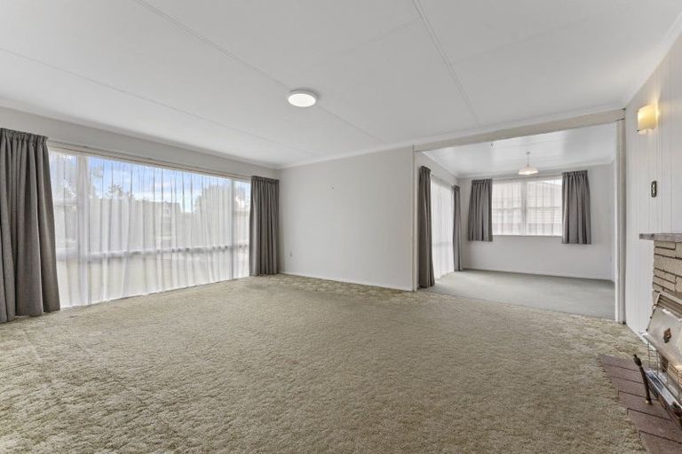 Photo of property in 12 Pinedale Parade, Milson, Palmerston North, 4414