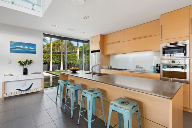 Photo of property in 6a Rewi Street, Torbay, Auckland, 0630