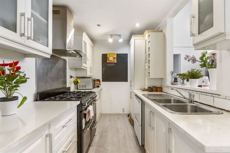 Photo of property in 66 Stott Avenue, Birkdale, Auckland, 0626