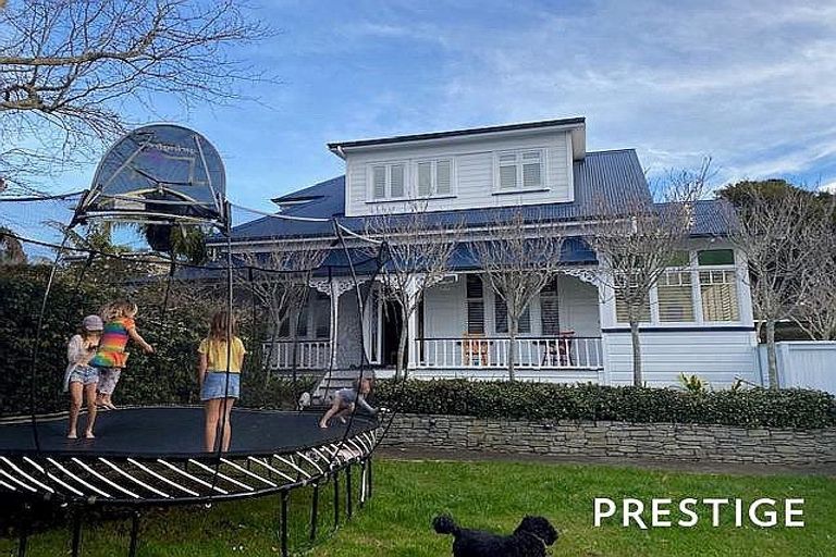 Photo of property in 8 Dodson Avenue, Milford, Auckland, 0620