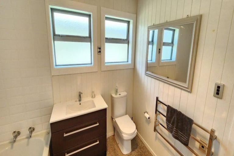 Photo of property in 1/246 Courtenay Street, Strandon, New Plymouth, 4312