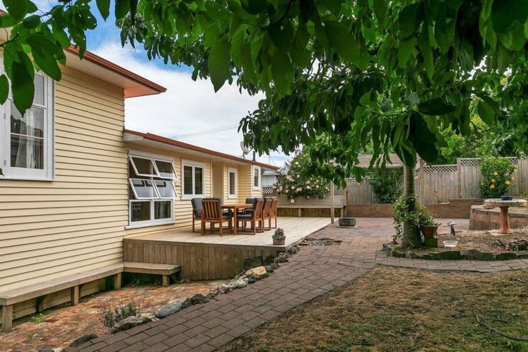 Photo of property in 40 Mountain Road, Mangere Bridge, Auckland, 2022
