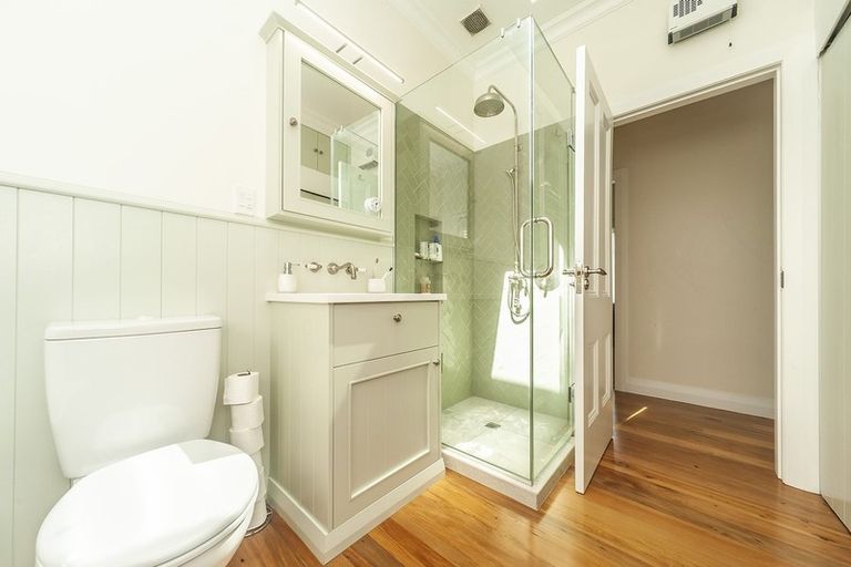 Photo of property in 10 Herald Terrace, Berhampore, Wellington, 6023